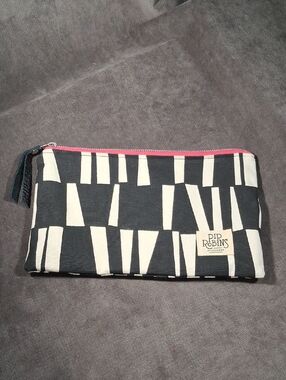Pip Robins Accessories Black White Canvas Bag with Pink and Silver Zip NEW